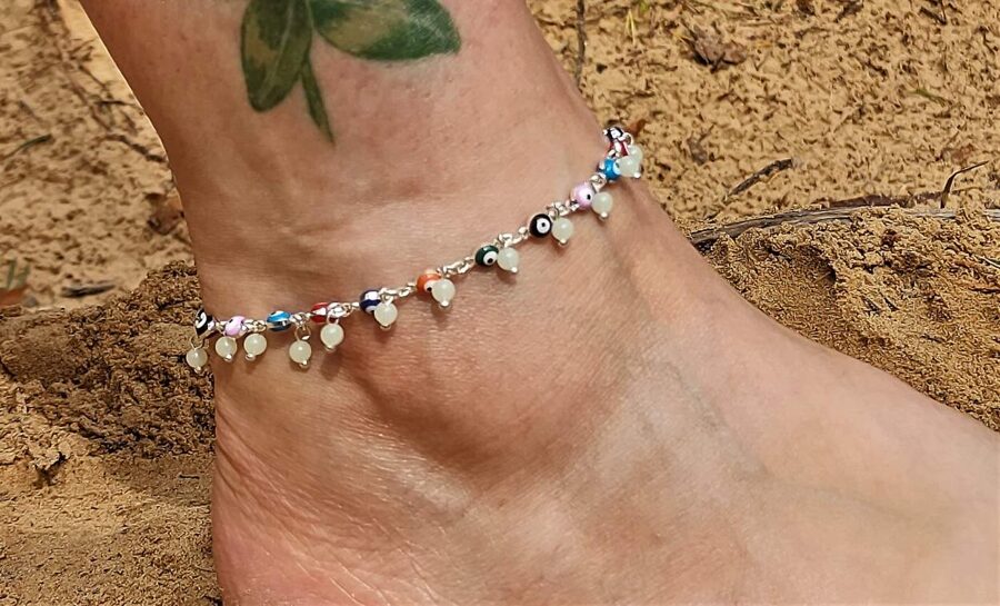 Krāsainās actiņas un mazās pērlītes 