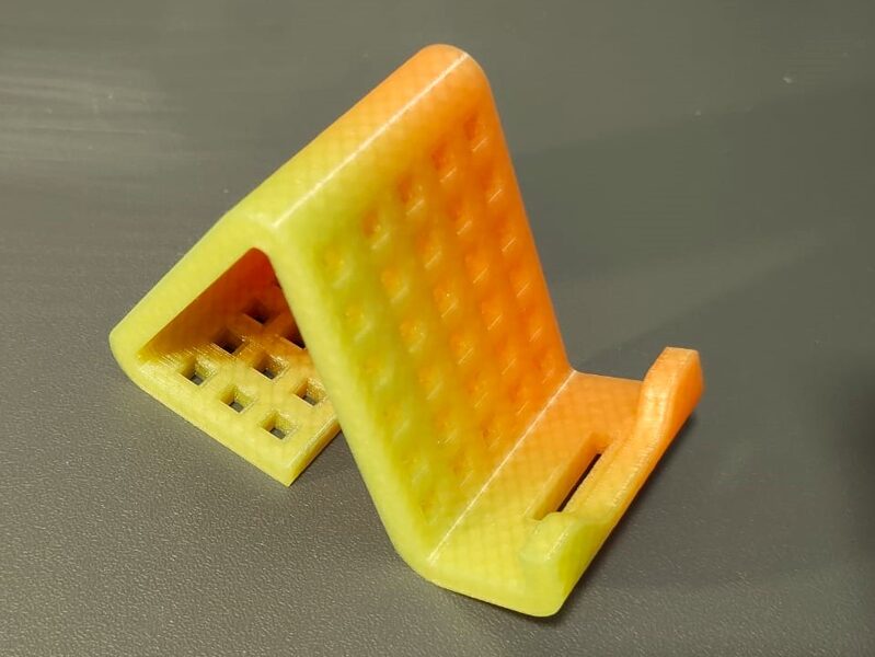 Zaļgani oranžs telefona statīvs