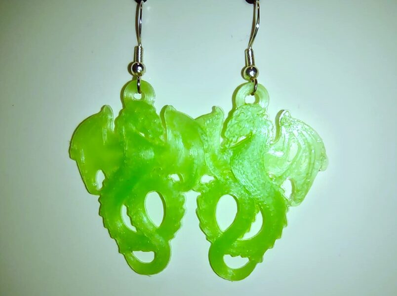 Mazie zaļi spārnotā pūķa auskari