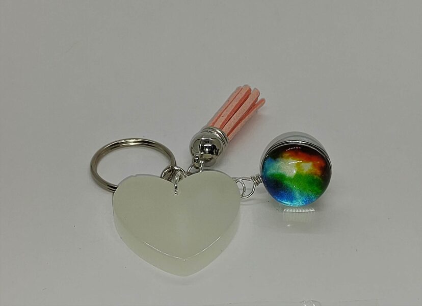 Planēta ar gaišu sirsniņu 