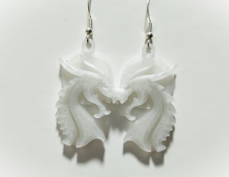 Gaišie pūķa auskari