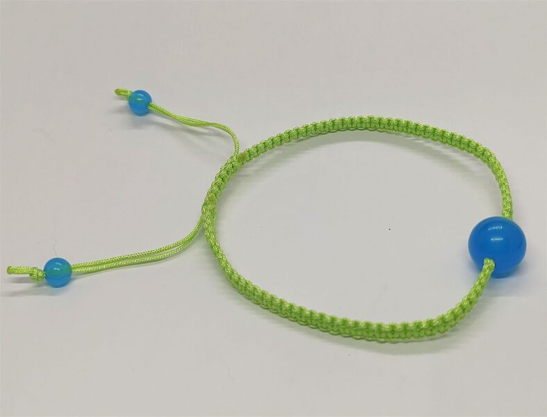 Ar lielo zilo bumbu un auklu