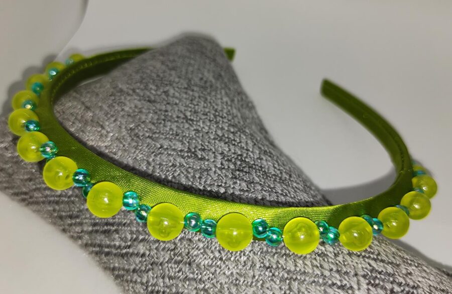 Salātzaļā ar zilu