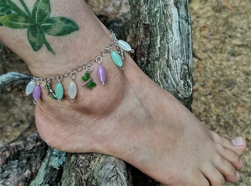 Spārītes un krāsainas garenas pērlītes