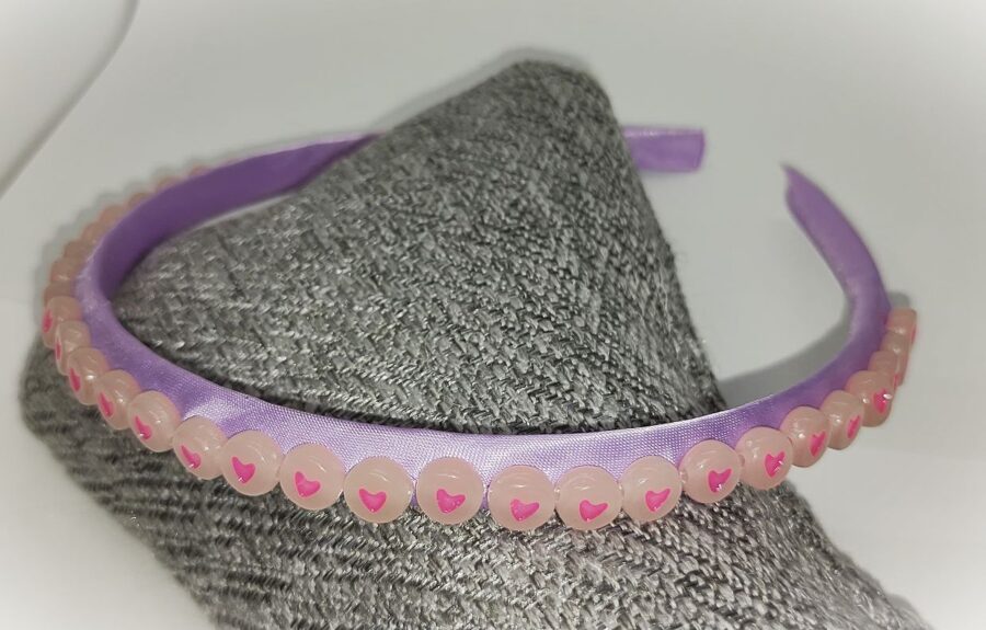 Violetā ar rozā sirsniņām