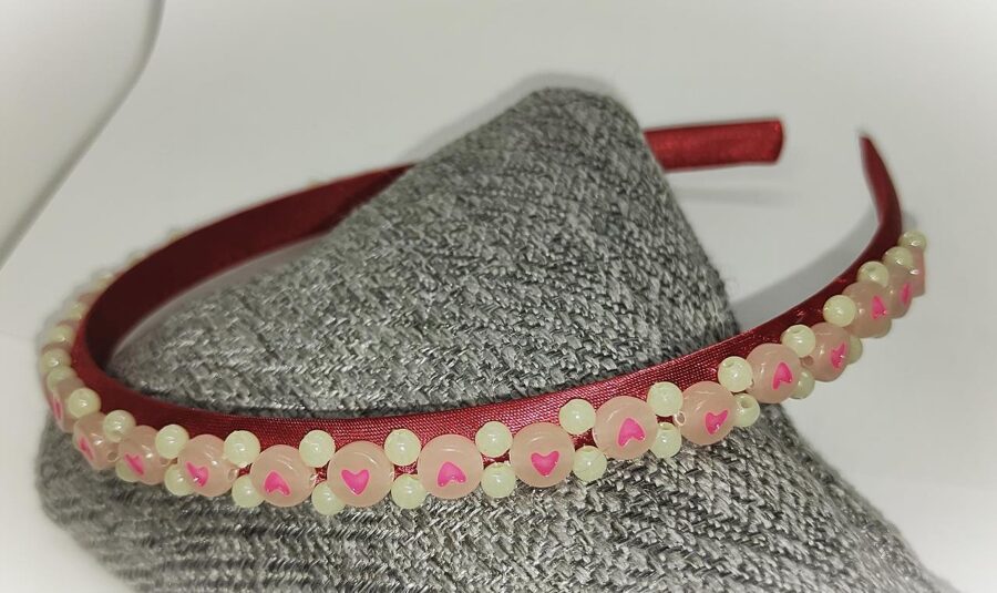 Sarkanā ar rozā sirsniņām