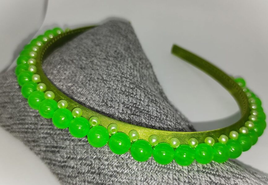 Salātzaļā ar zaļu