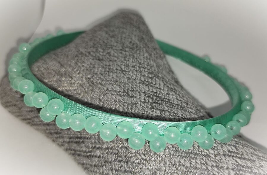 Zilganzaļa ar gaiši zilu