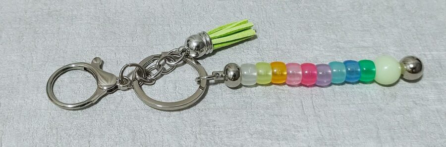 Atslēgu piekariņš Ar krāsainām pērlītēm