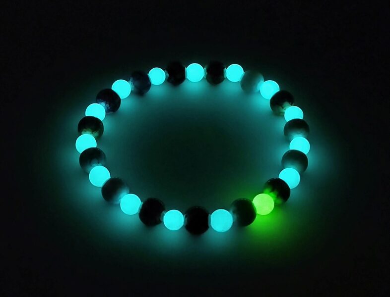 Violetā sugilīta rokassprādze 2