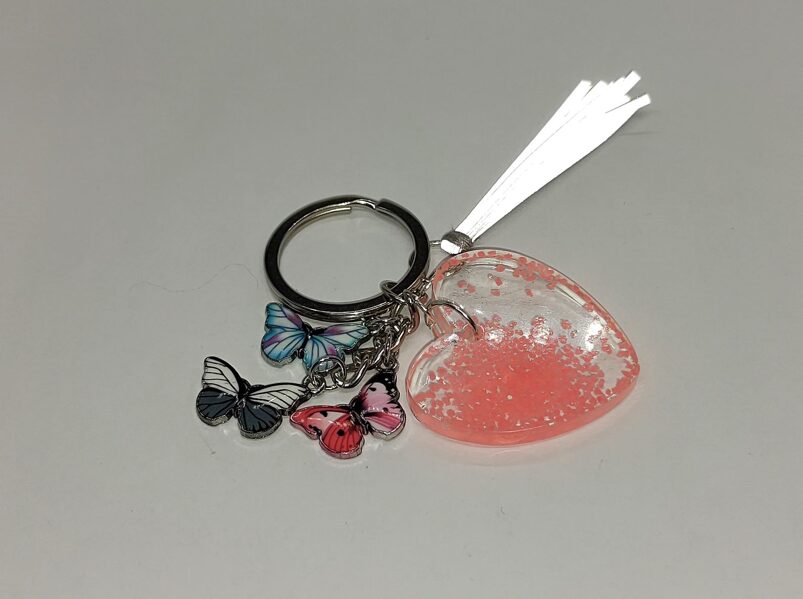 Tauriņi un rozā sirsniņa 