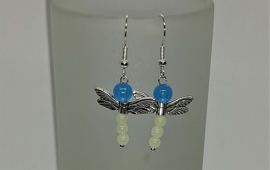 Tumši zilā spārīte