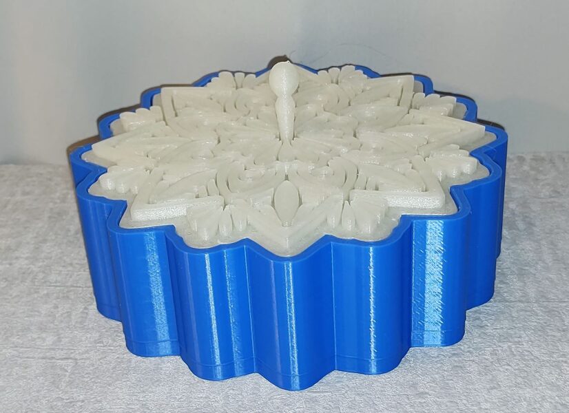 Zils ar spīdošu vāciņu