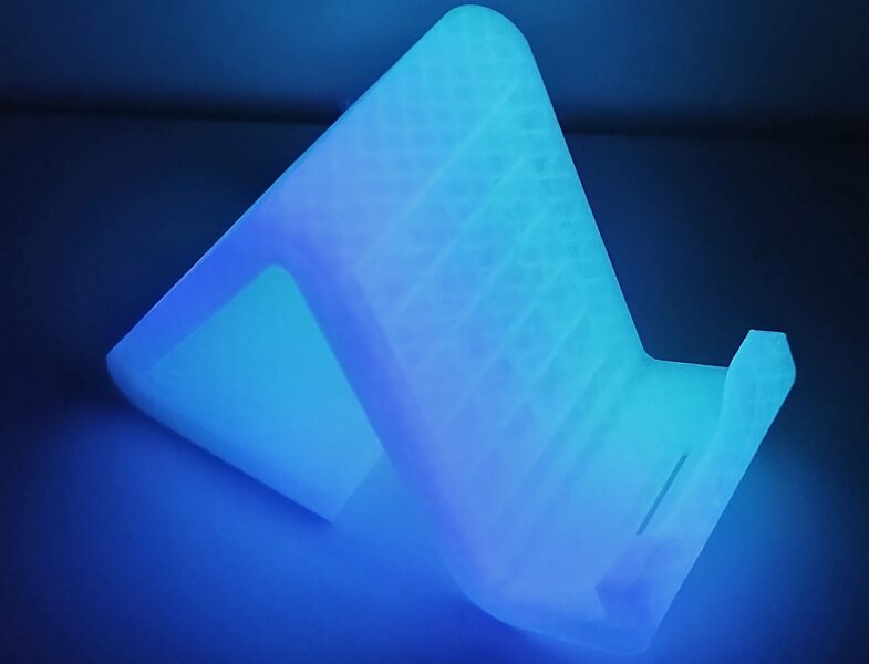 Zili zilganzaļš telefona statīvs