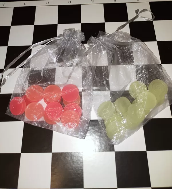 Katrs komplekts ir iepakots ērtā organzas maisiņā.